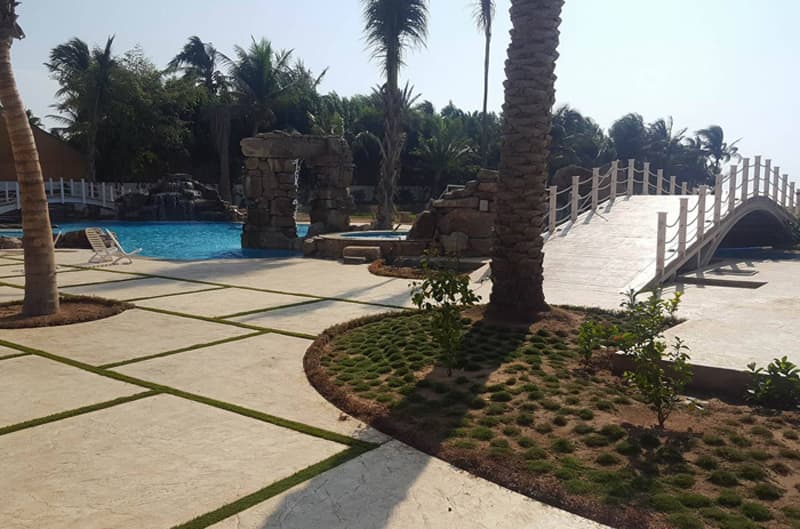 Bomanite tatil köyü havuz kenarı beton