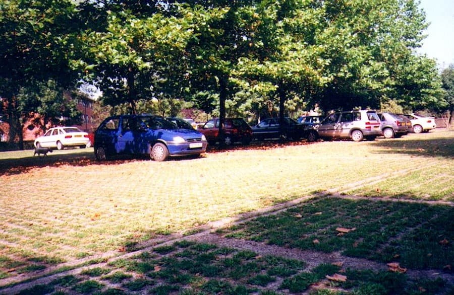 Üniversite otoparkı