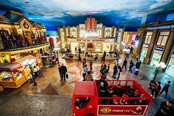KidZania İstanbul ana meydan kuş bakışı - tam Baskı Beton uygulaması